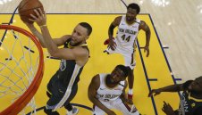 Стеф се завърна с 28 точки