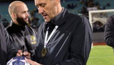 Продадоха на търг топката от финала за Купата на България, средствата отиват за лечение на момиче