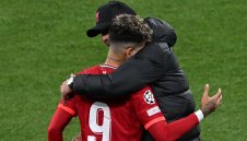 Мърсисайдски драми: Клоп спуснал "чадър" над Фирмино