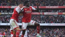 Арсенал размаза Нотингам и се върна на първото място