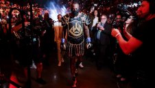 Уайлдър изкарвал гнева върху годеницата си след загубите