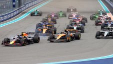 Нов удар от Пиастри! Пак здрава битка между Ландо и Макс