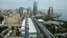 Люис без конкуренция в Баку