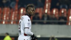 Балотели пак с червен картон 