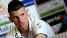 Гаджето на национал разпалва страстите + СНИМКИ