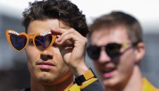 Ландо хвърли ръкавицата на Макс на старта в Барселона