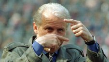 Трап култов: Полудях заради купонджията Баслер и дядката Клинси + ВИДЕО