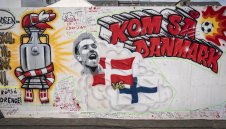 Драмата с Ериксен ще витае над "Паркен" 