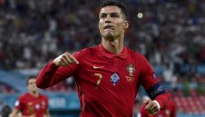 Светът е в краката на Роналдо