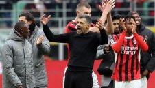 Треньорът на Милан се сопна заради … бъдещето си