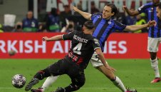 Бенасер си тръгна от "Сан Сиро" с патерици