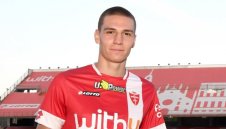 Антов направи дузпа, Монца бие