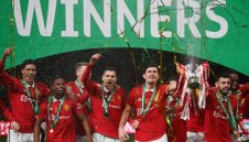 Трета оферта! Милиардери се цакат за Ман Юнайтед