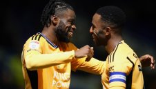 Лисиците пак дръпнаха с 3 точки на върха в Чемпиъншип