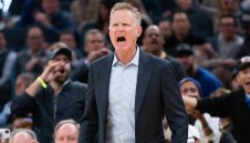 Стив Кър се поряза по време на мач, Голдън Стейт обаче спечели