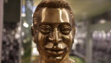 Отвориха позлатения мавзолей на Пеле в Сантос + СНИМКИ