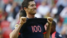 Левандовски удари стотачката, вкара "само" два на Майнц