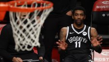 Бруклин се изложи срещу Пистънс, Кайри мрънка