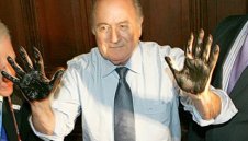 Щерката на Сеп Блатер: Татко не взима подкупи