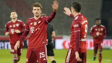 Томас Мюлер пише история със златна писалка