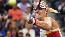 Кербер стартира с победа в Токио