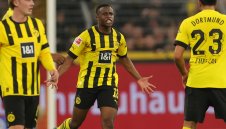 Четири колоса в люта битка за Мукоко