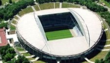 Антитерористи търсят бомби в кофите за смет