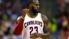 ЛеБрон влезе в топ 10 на най-добрие реализатори