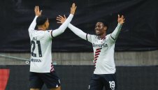 Леверкузен продължава да лети високо