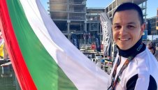 Велик българин: Цанко Цанков преплува Северния канал с тежка хипотермия 