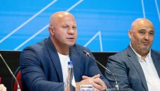 „Последния император“ влиза в бокса с голи ръце