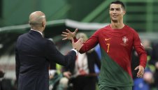 Нови рекорди за Роналдо и 4:0 за Португалия