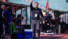 Бият Левски като тупан, а въпросите му виновни