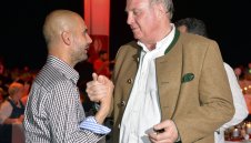 Хьонес изригна: Само помиярите плюят Гуардиола