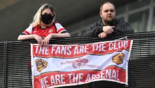 Дебнат феновете във Висшата лига за коронавирус