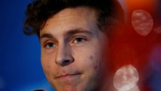 Линдельоф: В Юнайтед всички ми помагат, не спирам да се уча