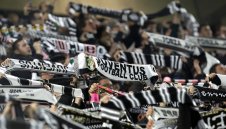 Алегри: Само луд ще заведе детето си на мач