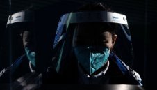 Със скафандри, тестове и шлемове: Пекин посрещна първите олимпийци + СНИМКИ