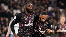 Пчеличките удариха Уест Хям с 2:0, но треперят за талисмана си