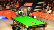 Бомба в Шефийлд, дебютант обезглави Динг