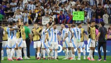 Меси едва не закопа Аржентина, дузпи спасиха световния шампион