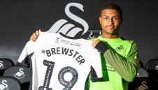 Ливърпул прати младок при Лебедите