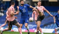 Челси е на 1/2 финал за ФА Къп след автогол и късно попадение