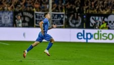 Левски започна годината с победа, младок обра овациите