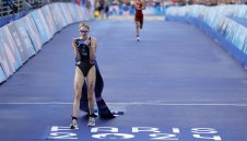Дива радост: Французойка триумфира в женския триатлон на Олимпийските игри