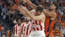 Гордост! 77% от мениджърите в NBA посочиха Везенков за №1!