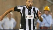 Божинов не играе, Партизан - бие