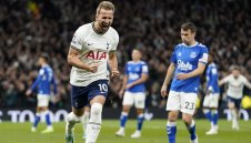 Кейн пак вкара на Евертън, Тотнъм измъкна 2:0