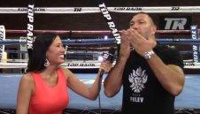 Този път целувката на Кобрата е само въздушна + ВИДЕО