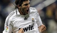 Игуаин върна Реал към живот с 4 байпаса